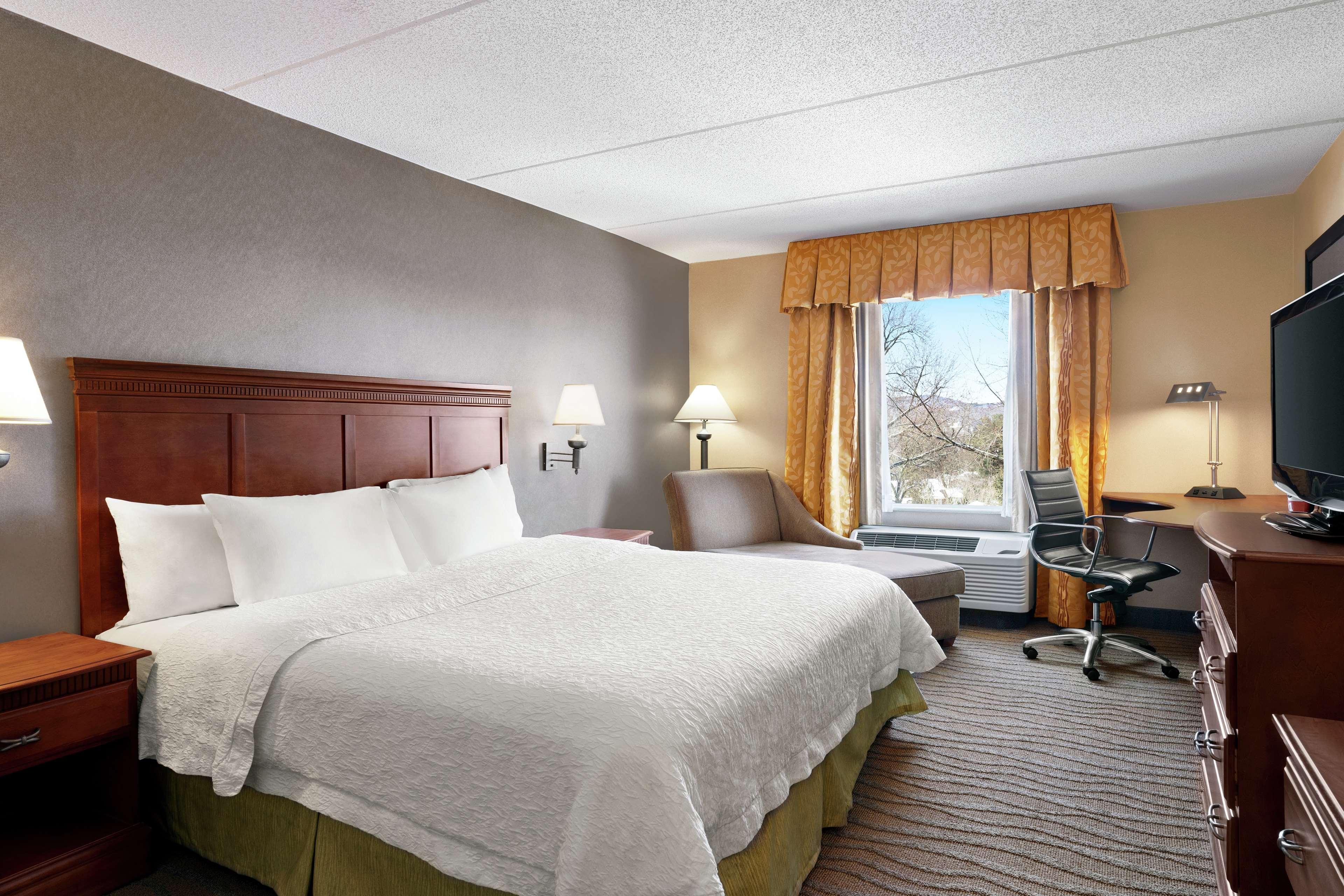 Hampton Inn & Suites Poughkeepsie Spackenkill Extérieur photo
