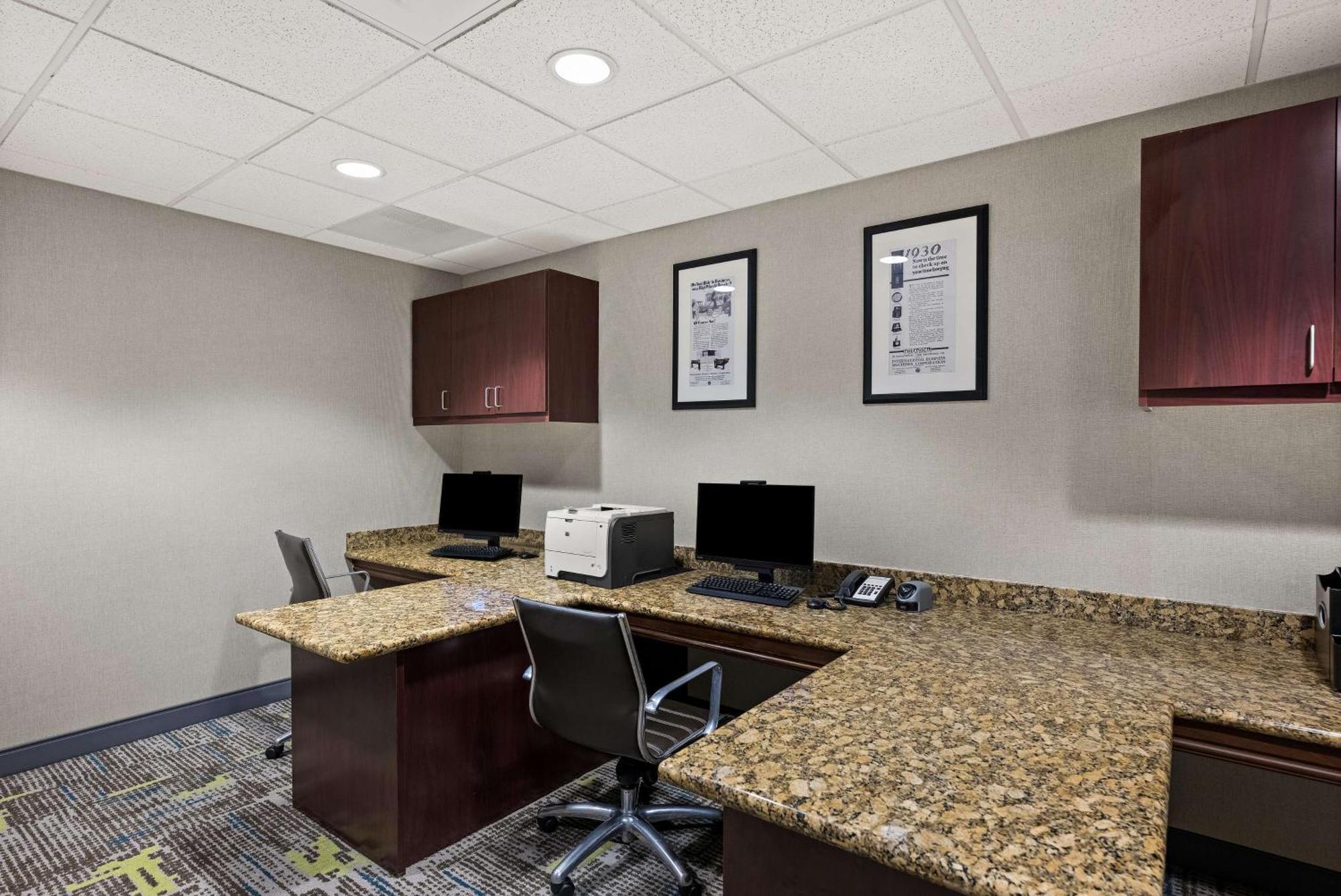 Hampton Inn & Suites Poughkeepsie Spackenkill Extérieur photo