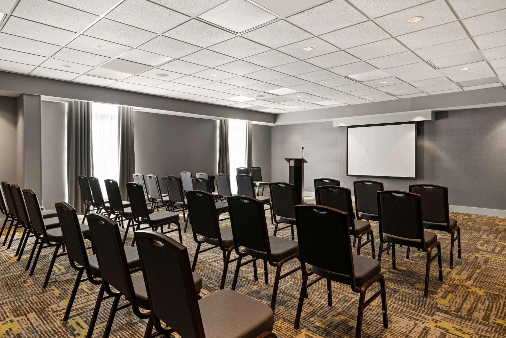 Hampton Inn & Suites Poughkeepsie Spackenkill Extérieur photo
