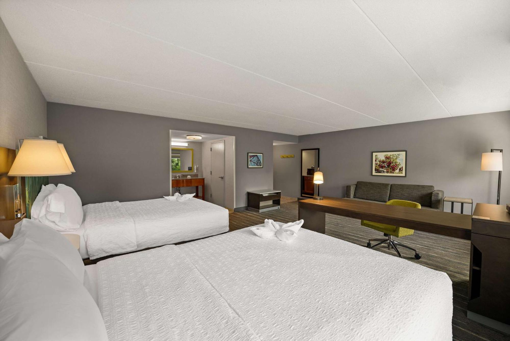 Hampton Inn & Suites Poughkeepsie Spackenkill Extérieur photo