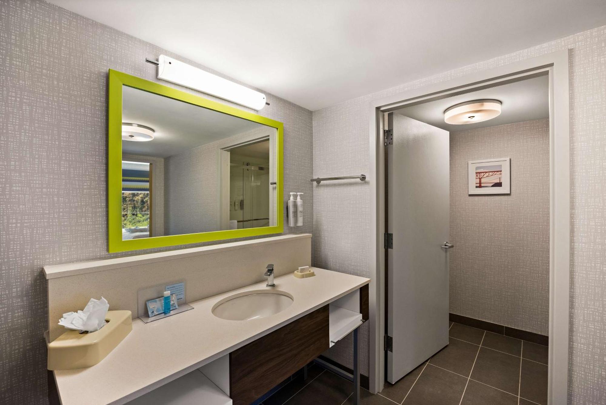 Hampton Inn & Suites Poughkeepsie Spackenkill Extérieur photo