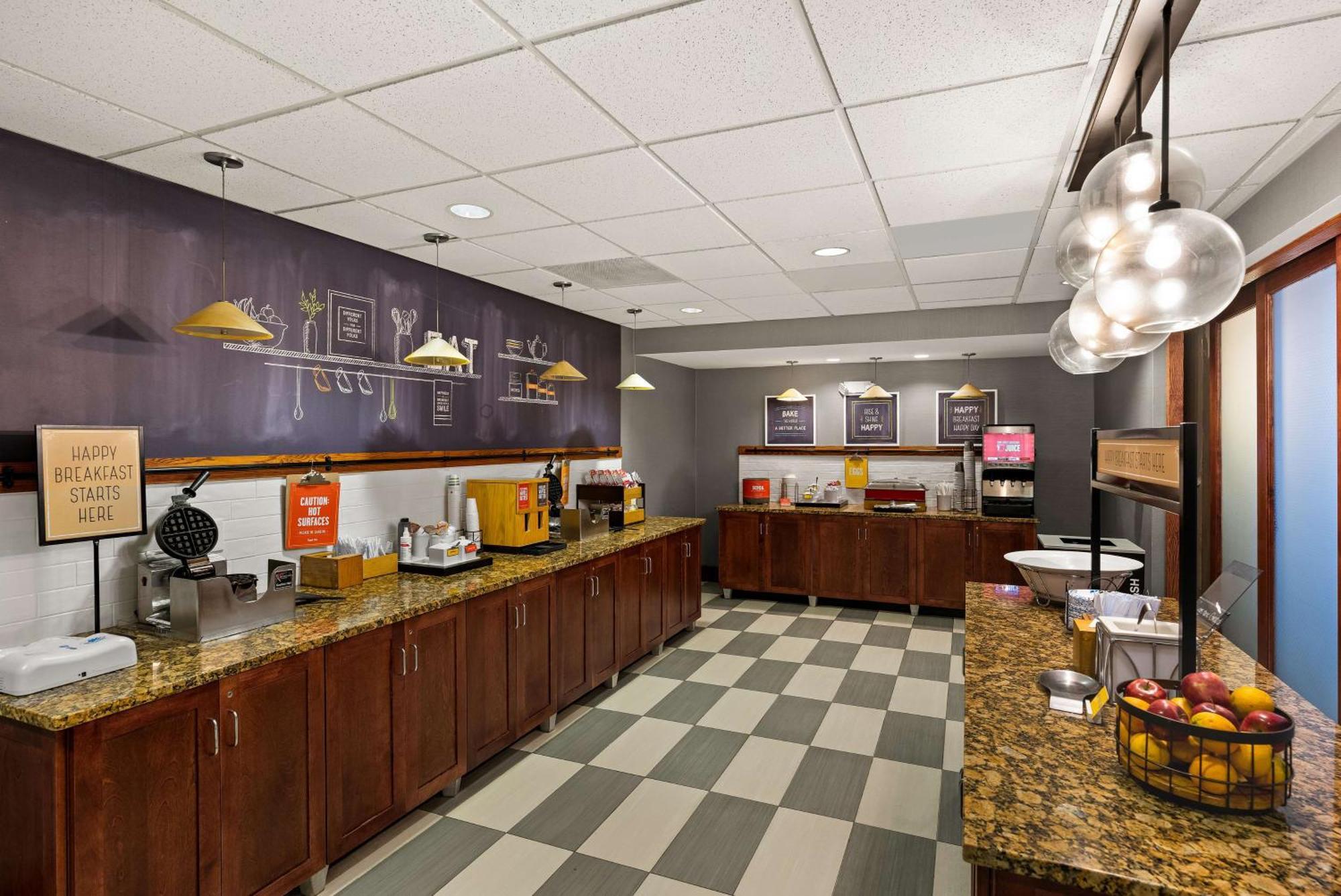 Hampton Inn & Suites Poughkeepsie Spackenkill Extérieur photo