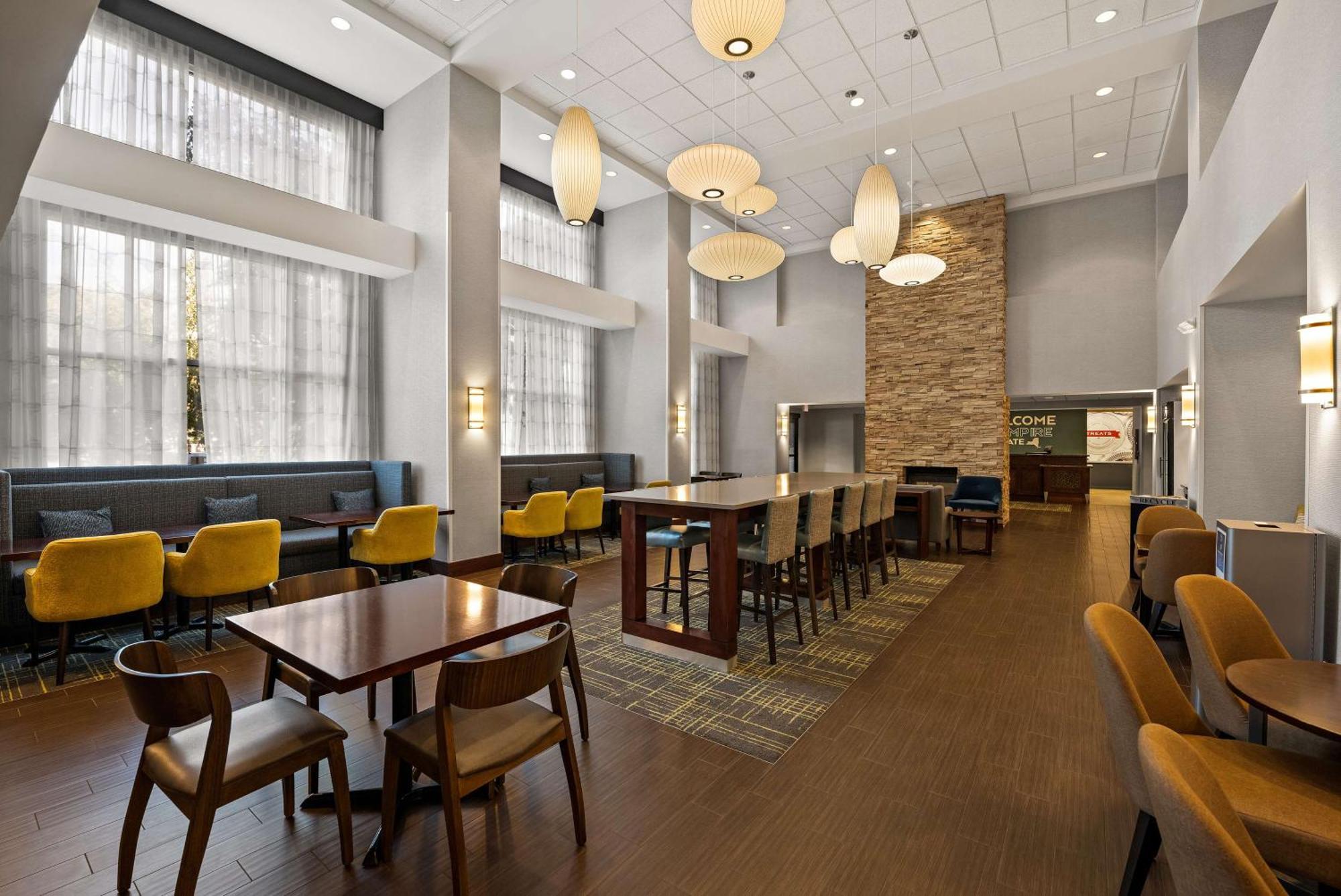 Hampton Inn & Suites Poughkeepsie Spackenkill Extérieur photo