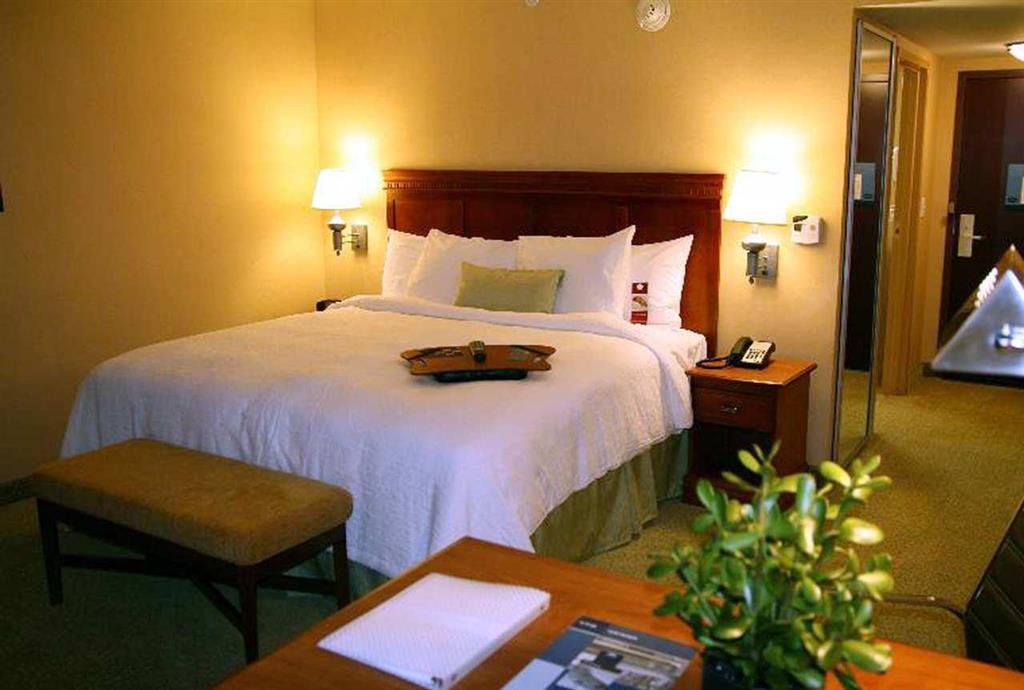 Hampton Inn & Suites Poughkeepsie Spackenkill Chambre photo